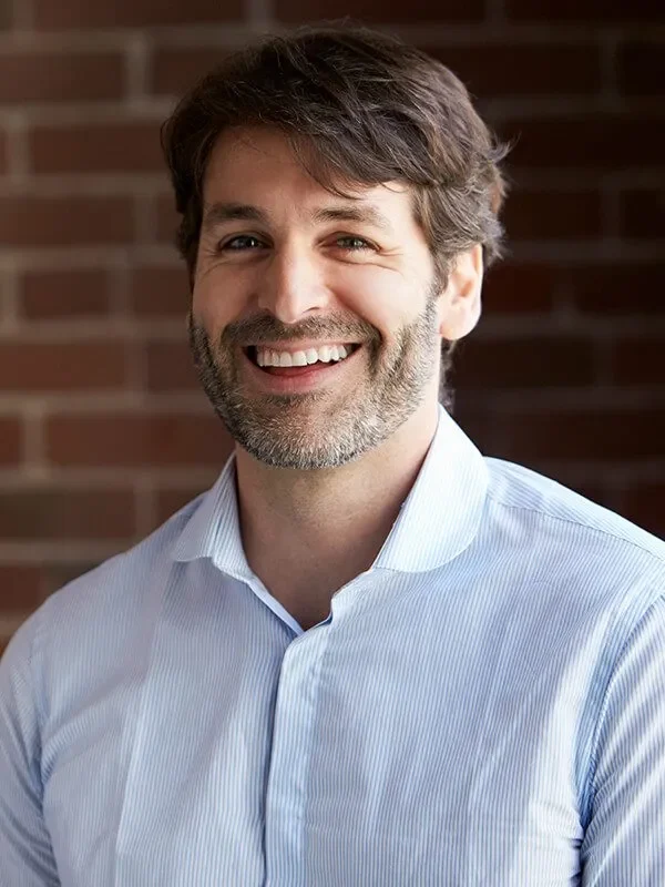 imgi_4_head-and-shoulders-portrait-of-businessman-in-offi-P2DXHCH-rbdywc9wh1ntlmzwqrtag2yxm1suni11ngixasjeps